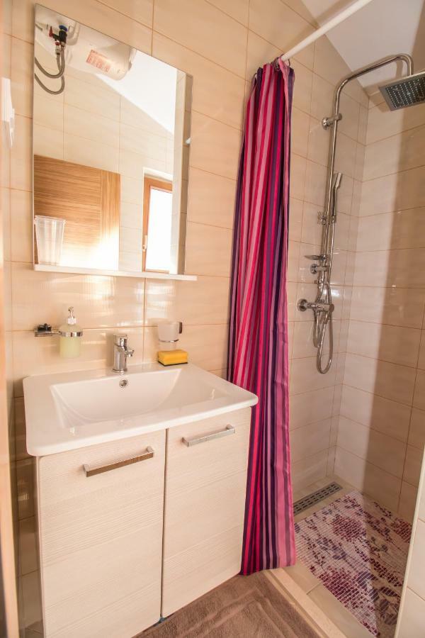 Nice Place Rovinj Bagian luar foto
