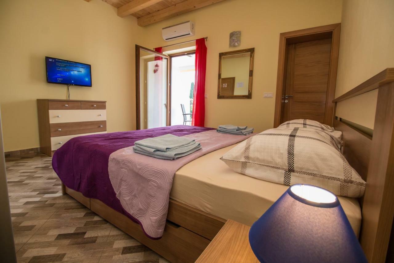 Nice Place Rovinj Bagian luar foto
