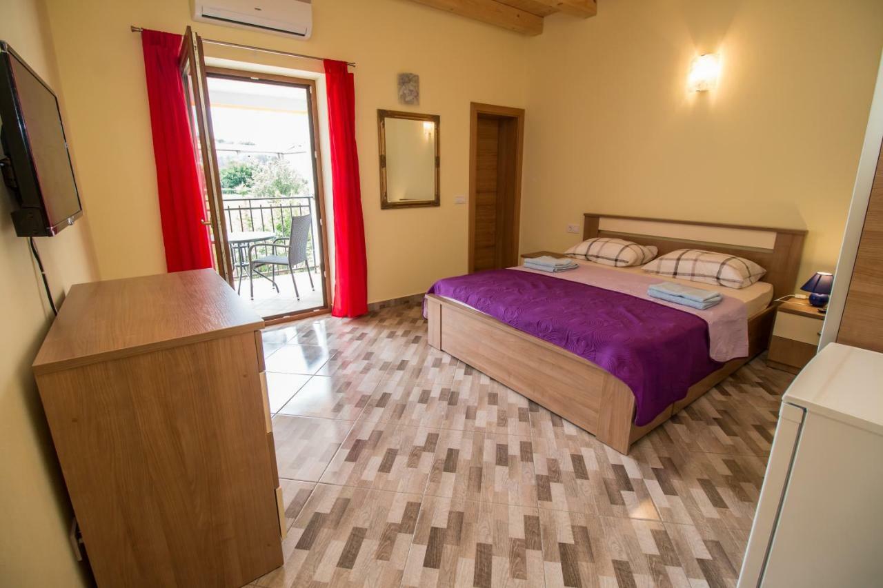 Nice Place Rovinj Bagian luar foto