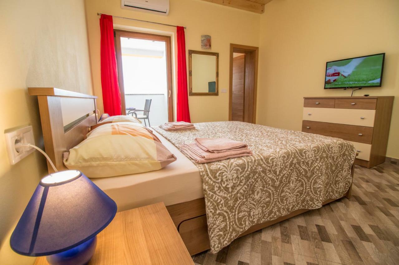 Nice Place Rovinj Bagian luar foto