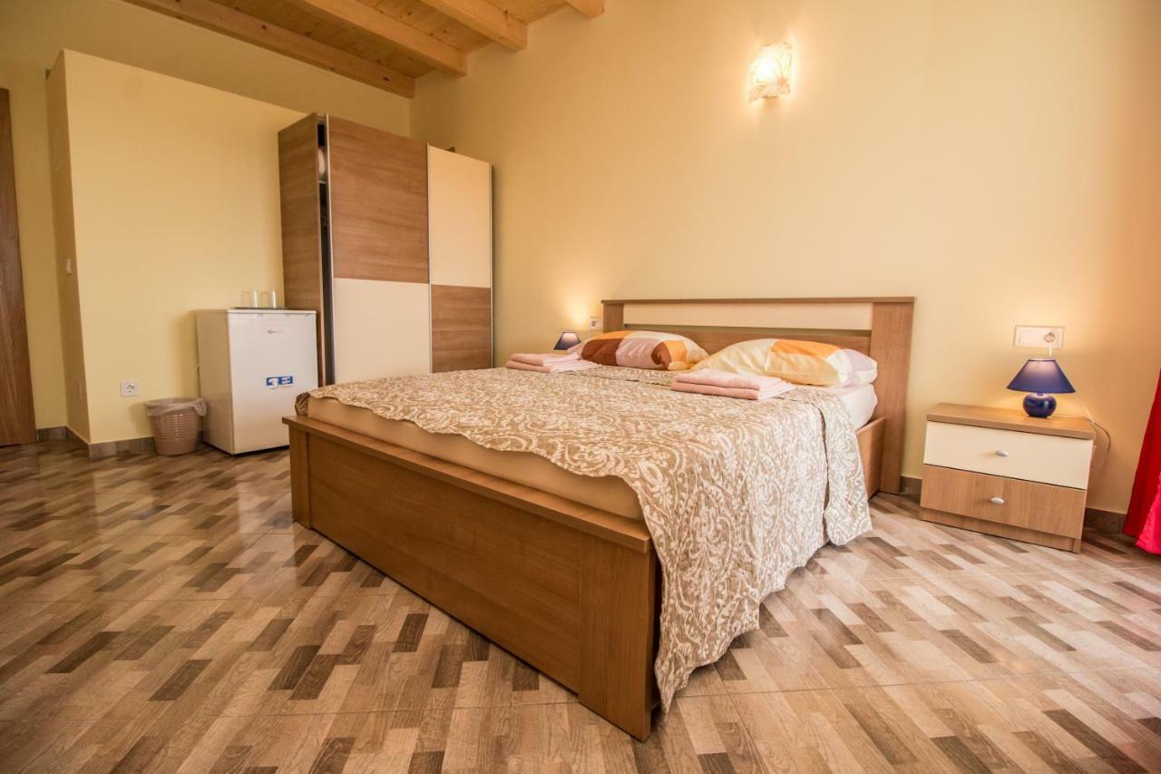 Nice Place Rovinj Bagian luar foto