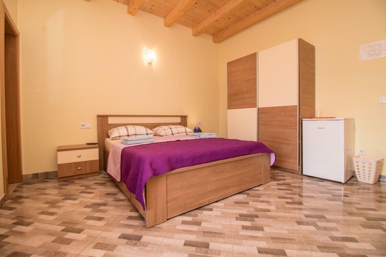 Nice Place Rovinj Bagian luar foto