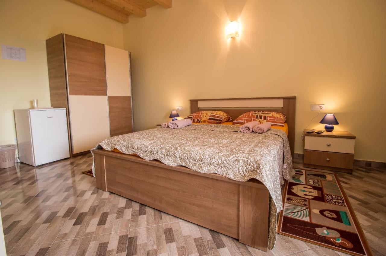 Nice Place Rovinj Bagian luar foto